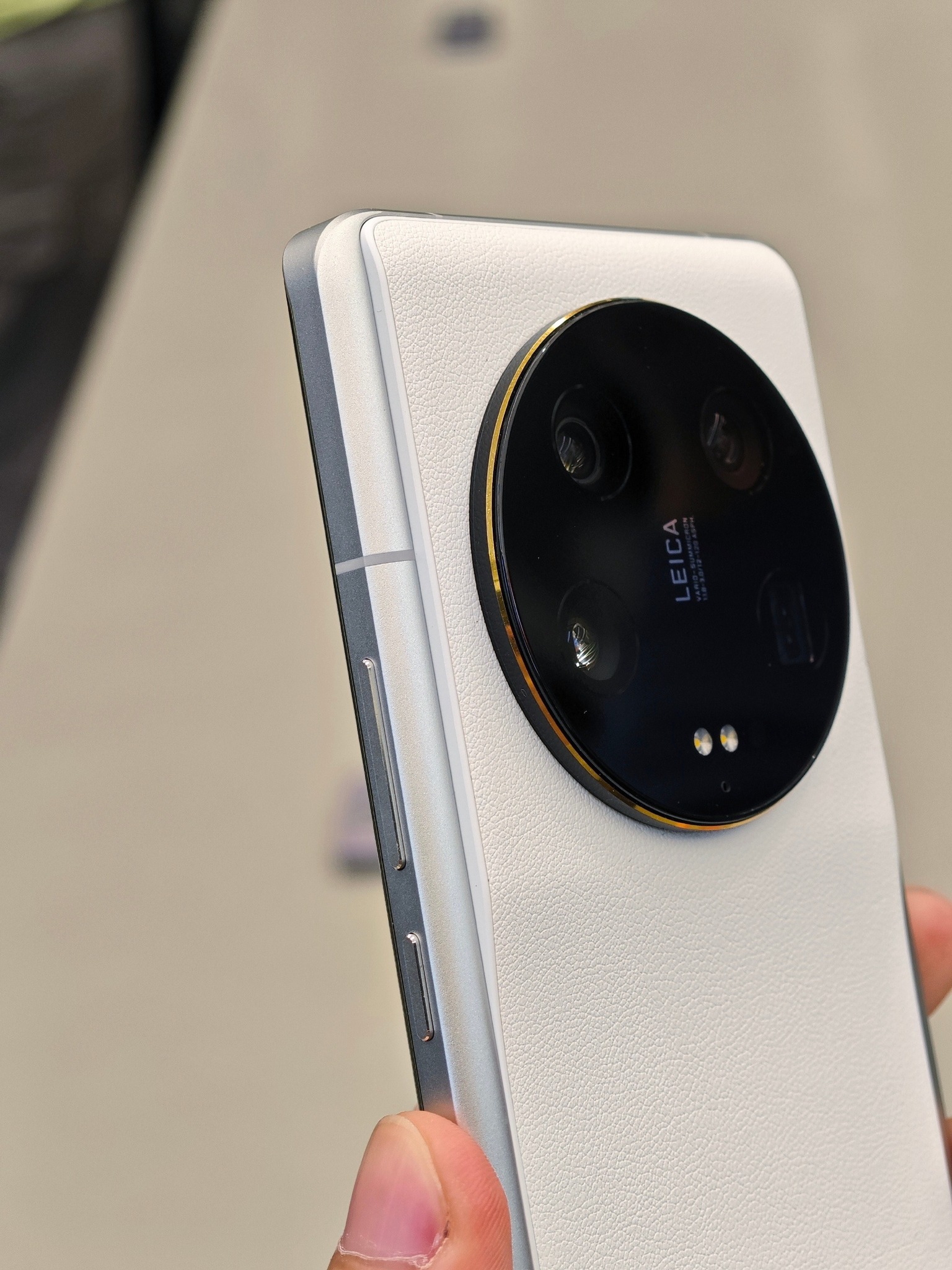 Xiaomi_13_Ultra_trang.jpg
